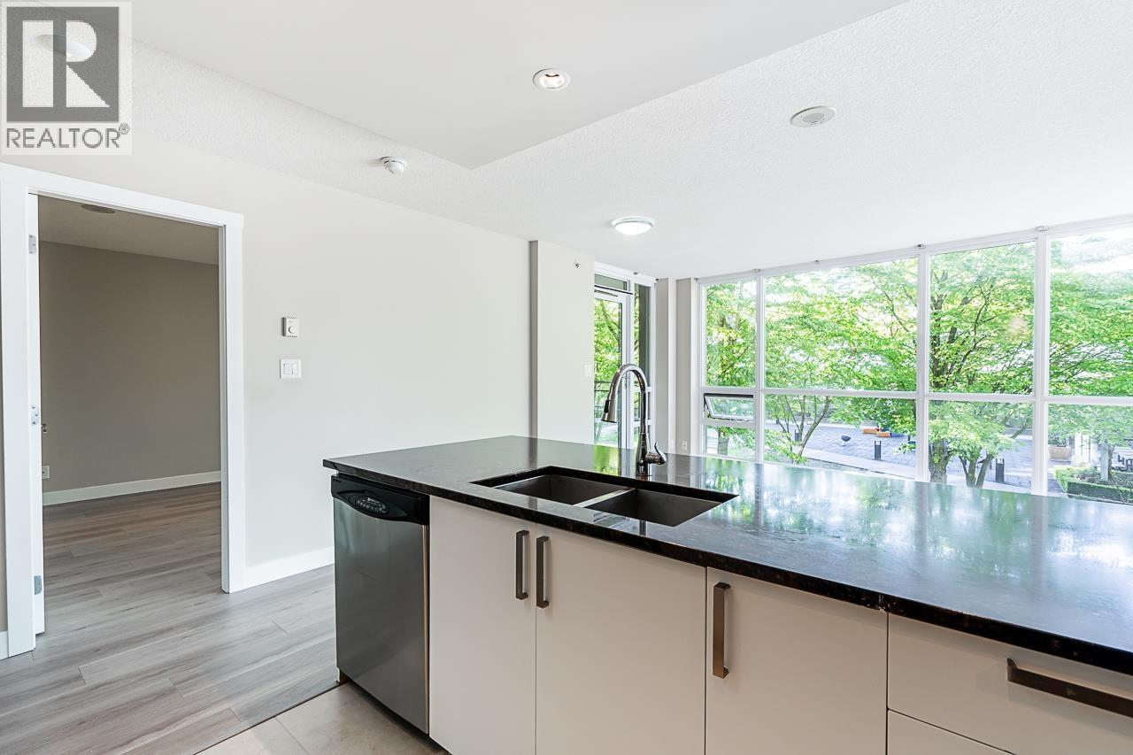 606 2978 Glen Drive, Coquitlam, British Columbia  V3B 0C3 - Photo 10 - R3110304