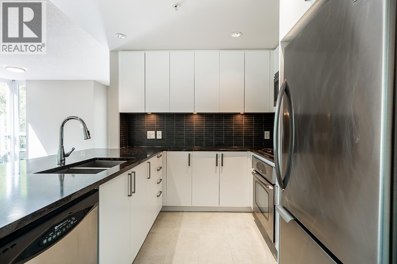 606 2978 Glen Drive, Coquitlam, British Columbia  V3B 0C3 - Photo 7 - R3110304