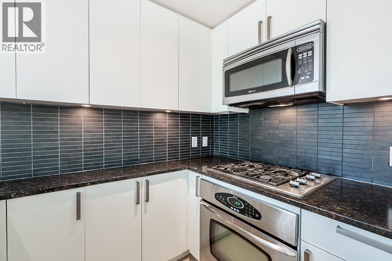 606 2978 Glen Drive, Coquitlam, British Columbia  V3B 0C3 - Photo 9 - R3110304