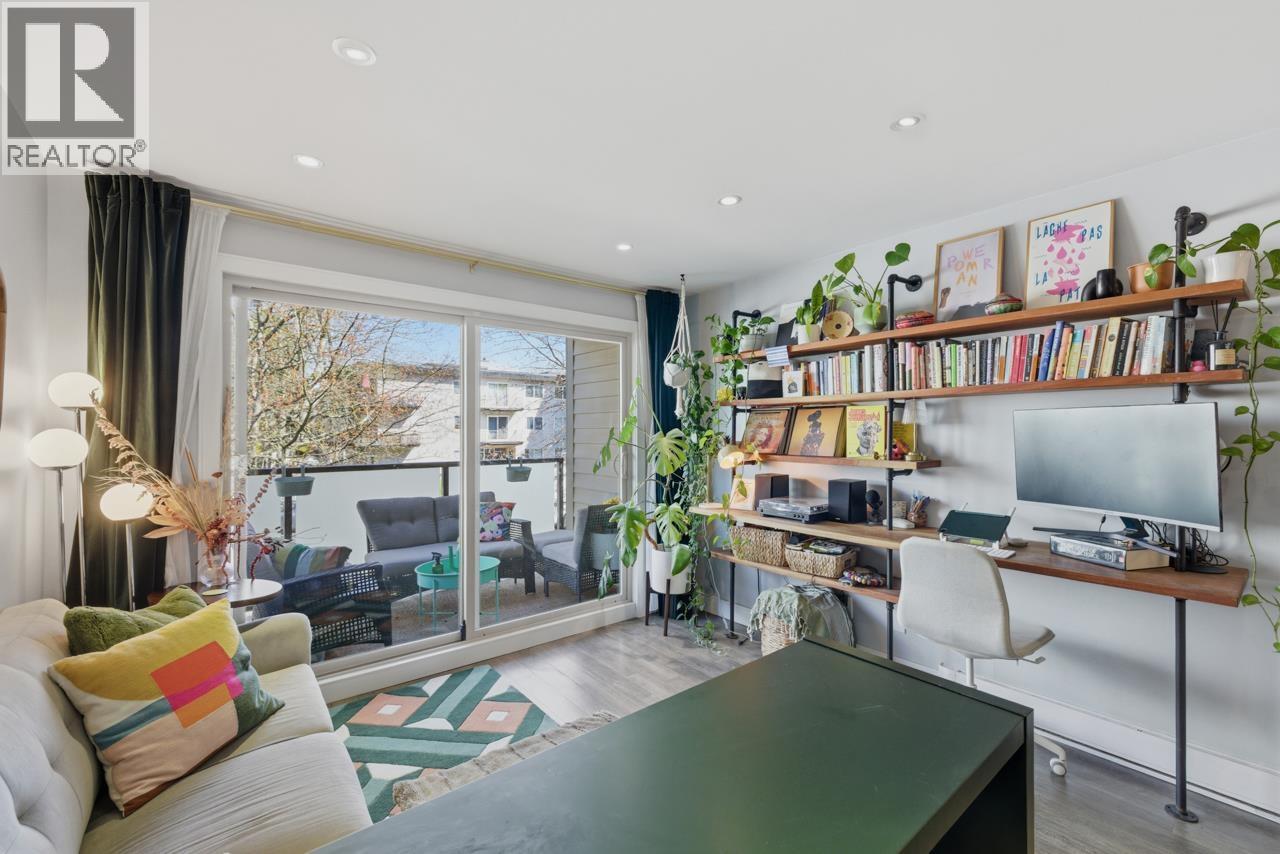 205 1864 Frances Street, Vancouver, British Columbia  V5L 1Z7 - Photo 1 - R3110315