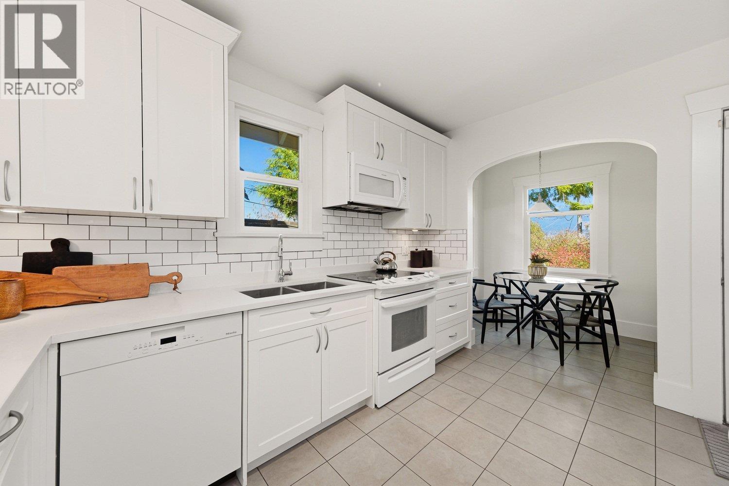 2711 Trinity Street, Vancouver, British Columbia  V5K 1E6 - Photo 10 - R3110313