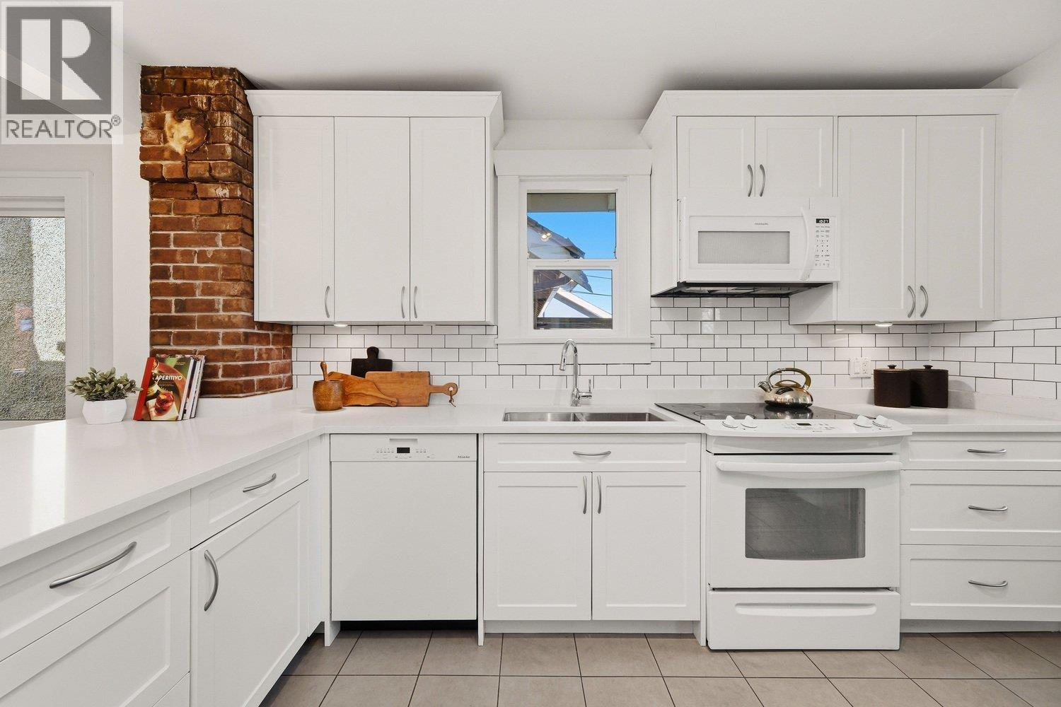 2711 Trinity Street, Vancouver, British Columbia  V5K 1E6 - Photo 8 - R3110313