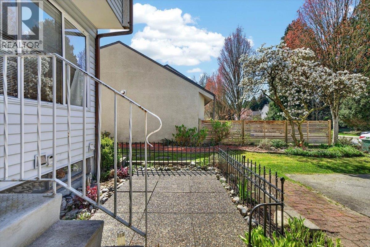 3848 Garden Grove Drive Drive, Burnaby, British Columbia  V5G 4A7 - Photo 37 - R3110321