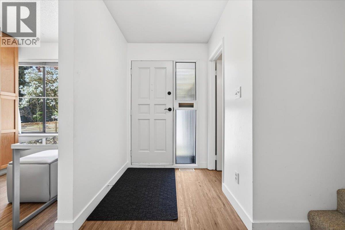 3848 Garden Grove Drive Drive, Burnaby, British Columbia  V5G 4A7 - Photo 4 - R3110321