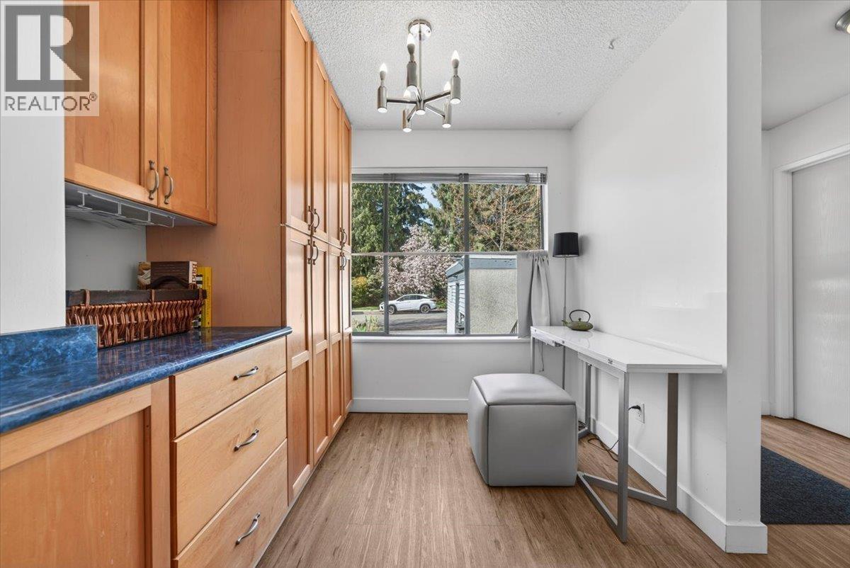 3848 Garden Grove Drive Drive, Burnaby, British Columbia  V5G 4A7 - Photo 6 - R3110321