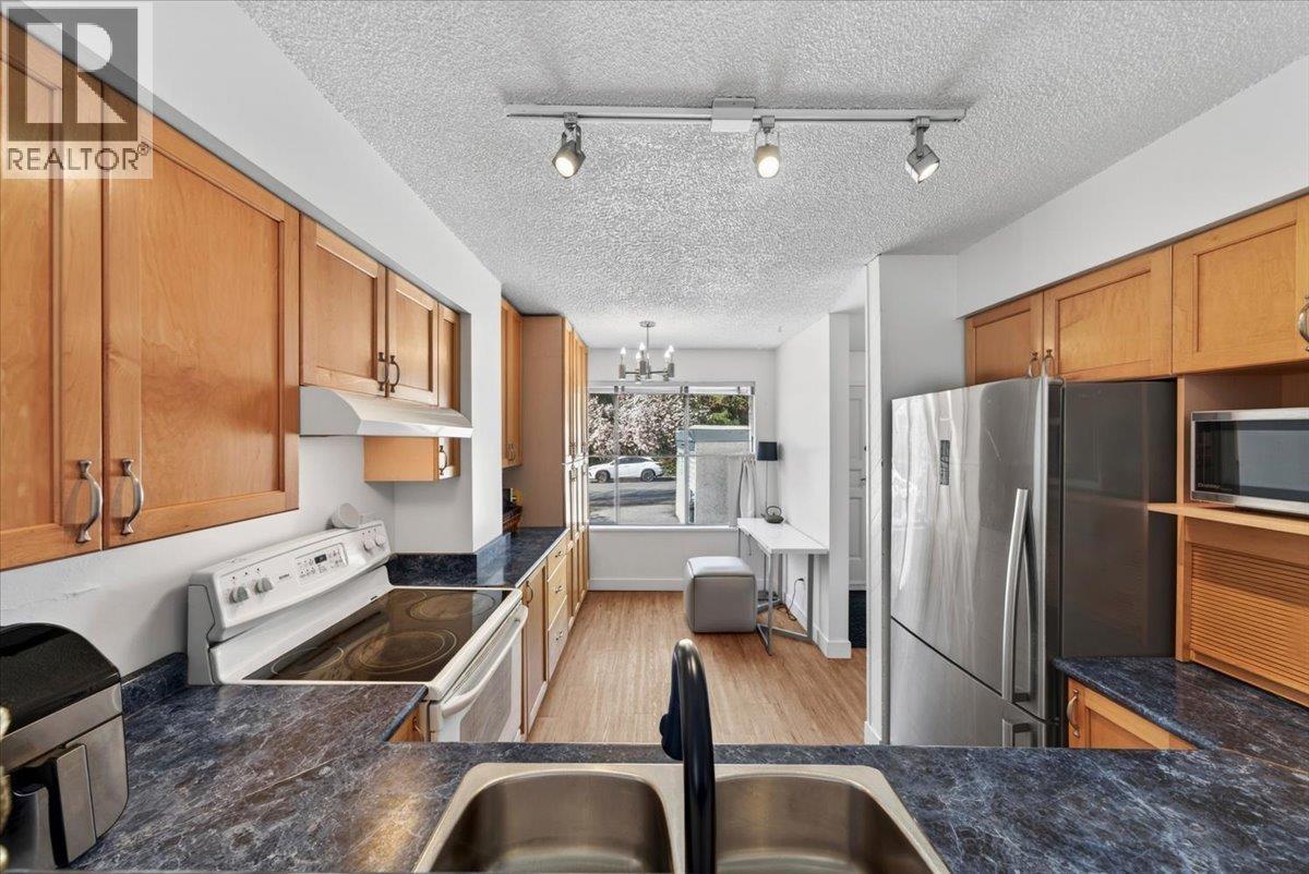 3848 Garden Grove Drive Drive, Burnaby, British Columbia  V5G 4A7 - Photo 8 - R3110321