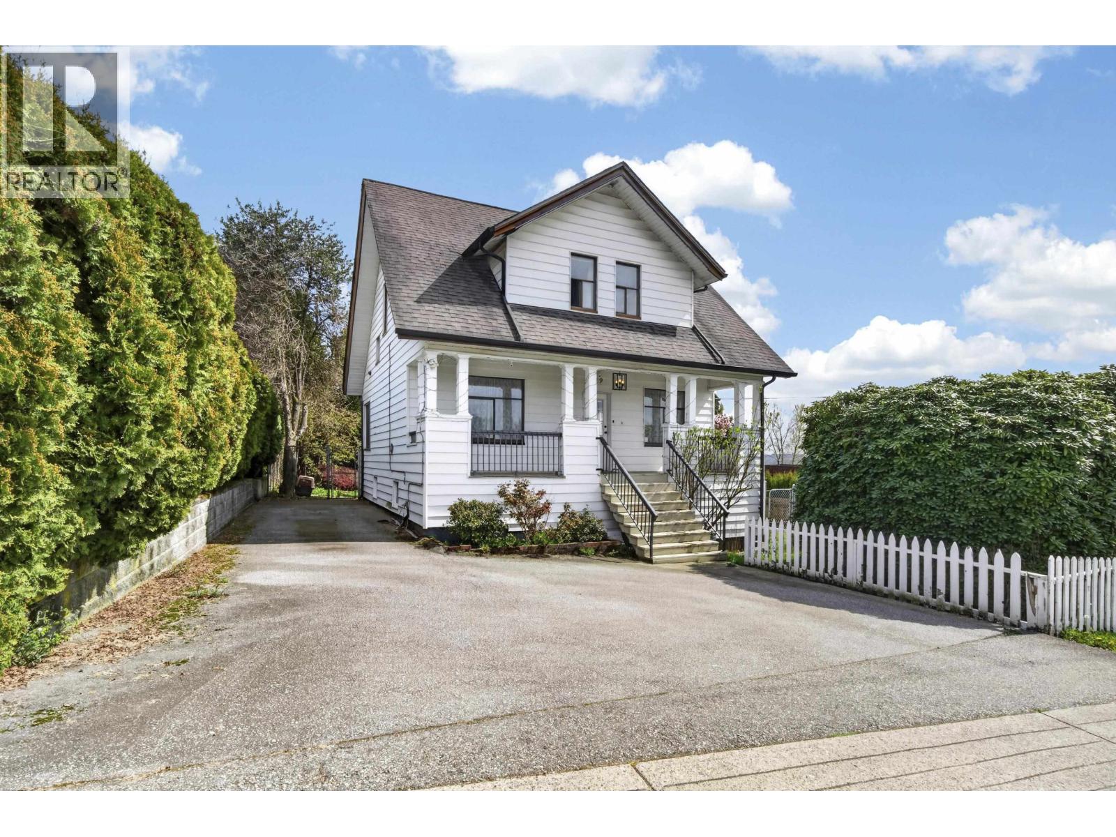 319 Marmont Street, Coquitlam, British Columbia  V3K 4R4 - Photo 2 - R3110323