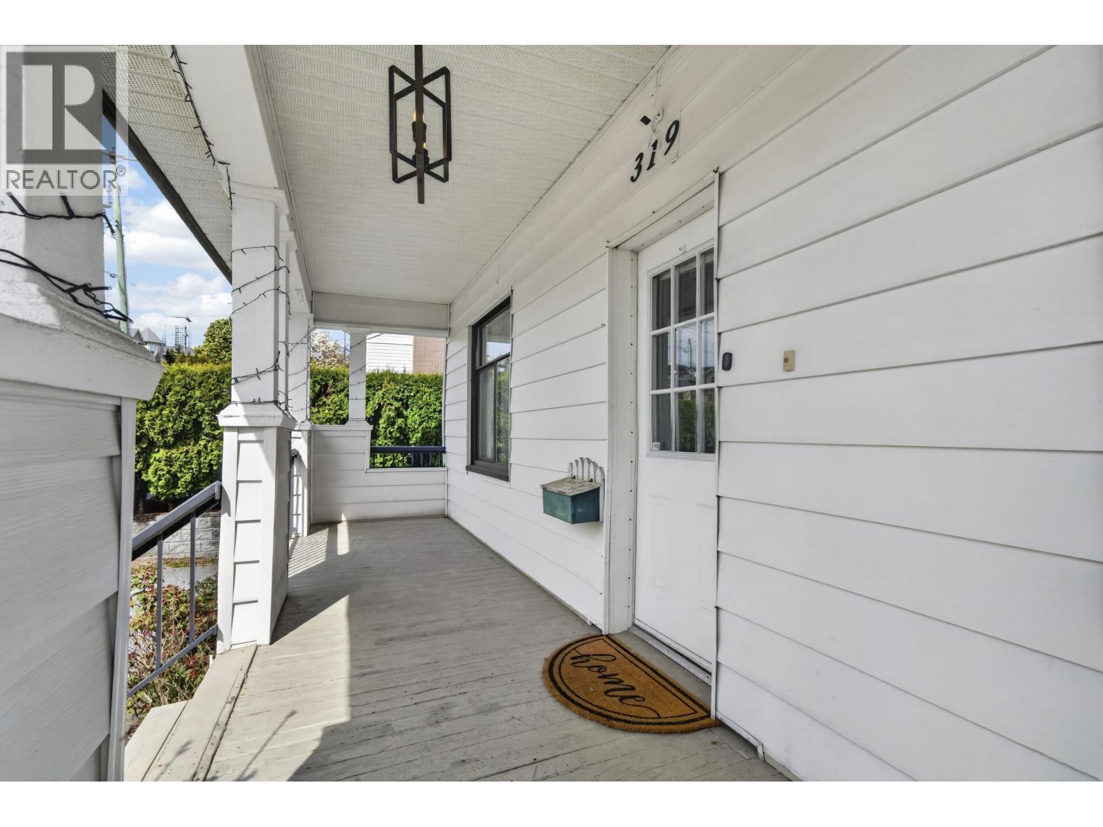 319 Marmont Street, Coquitlam, British Columbia  V3K 4R4 - Photo 4 - R3110323