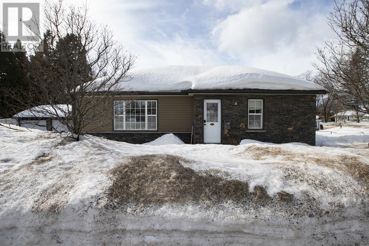 247 Willow Ave, Sault Ste. Marie, Ontario  P6B 5B4 - Photo 2 - SM260446