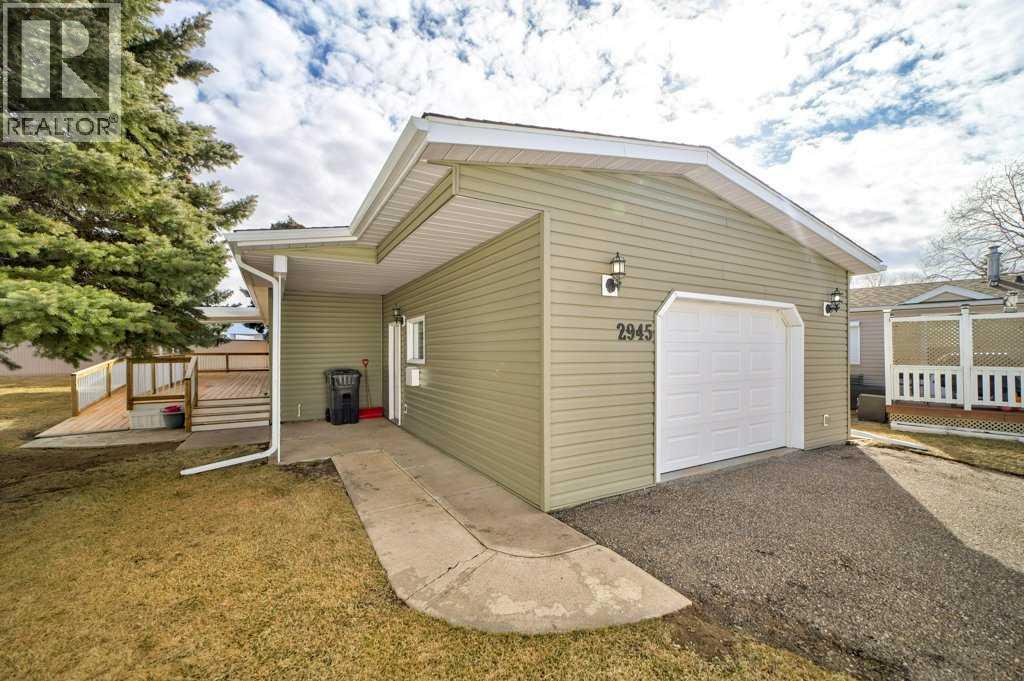 <div class="slider-price">$259,900.00</div><p>2945 31 Street S, Lethbridge, Alberta</p>