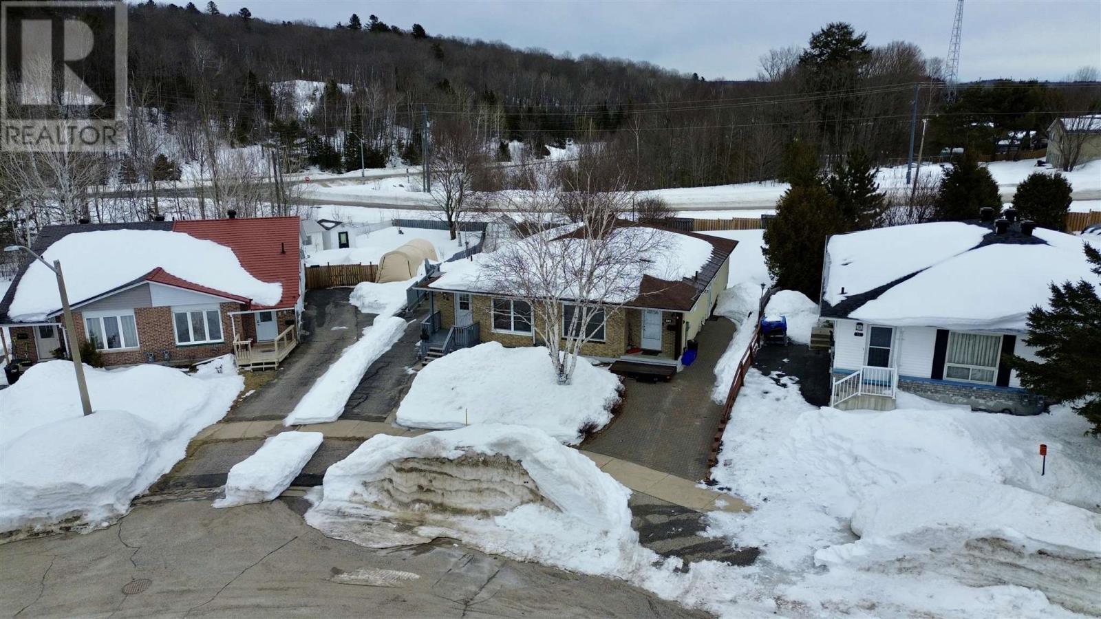 24 Mcquarrie Pl, Elliot Lake, Ontario  P5A 3C1 - Photo 4 - SM260630