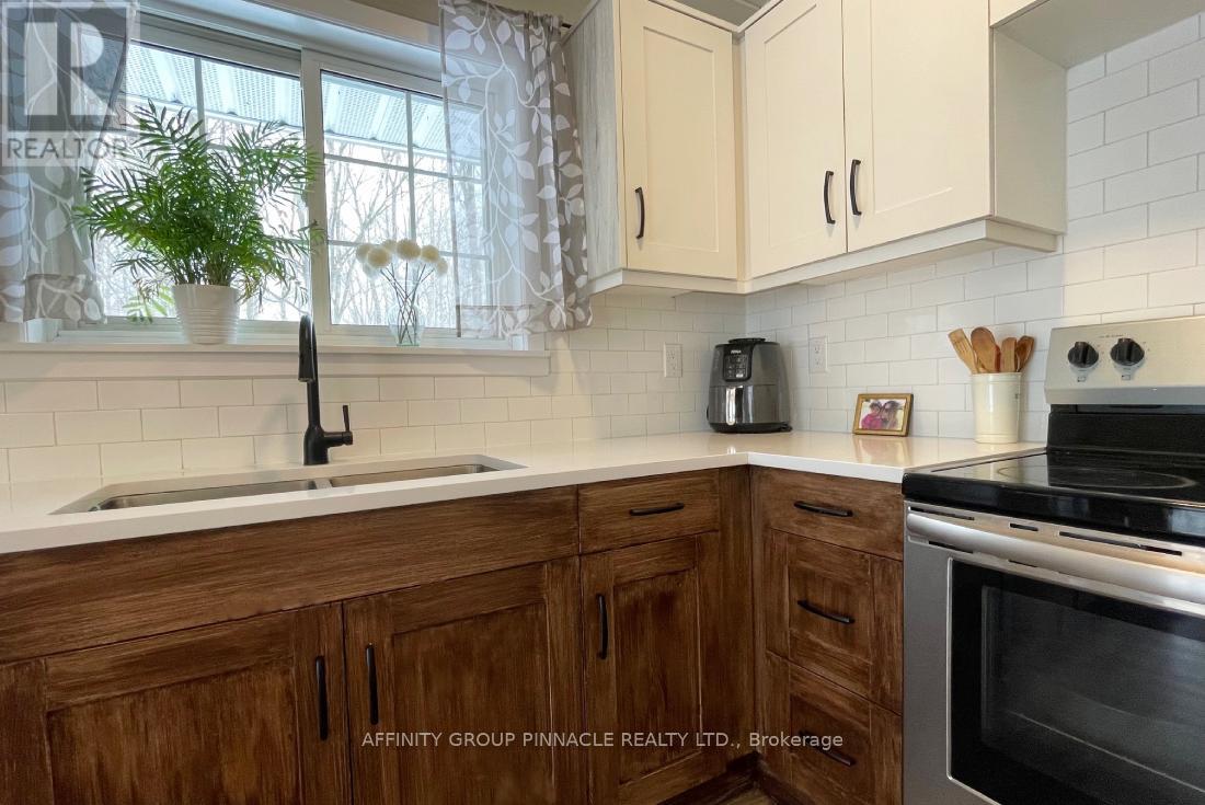 96 Pinewood Road, Mcdougall, Ontario  P2A 2W7 - Photo 11 - X12991604