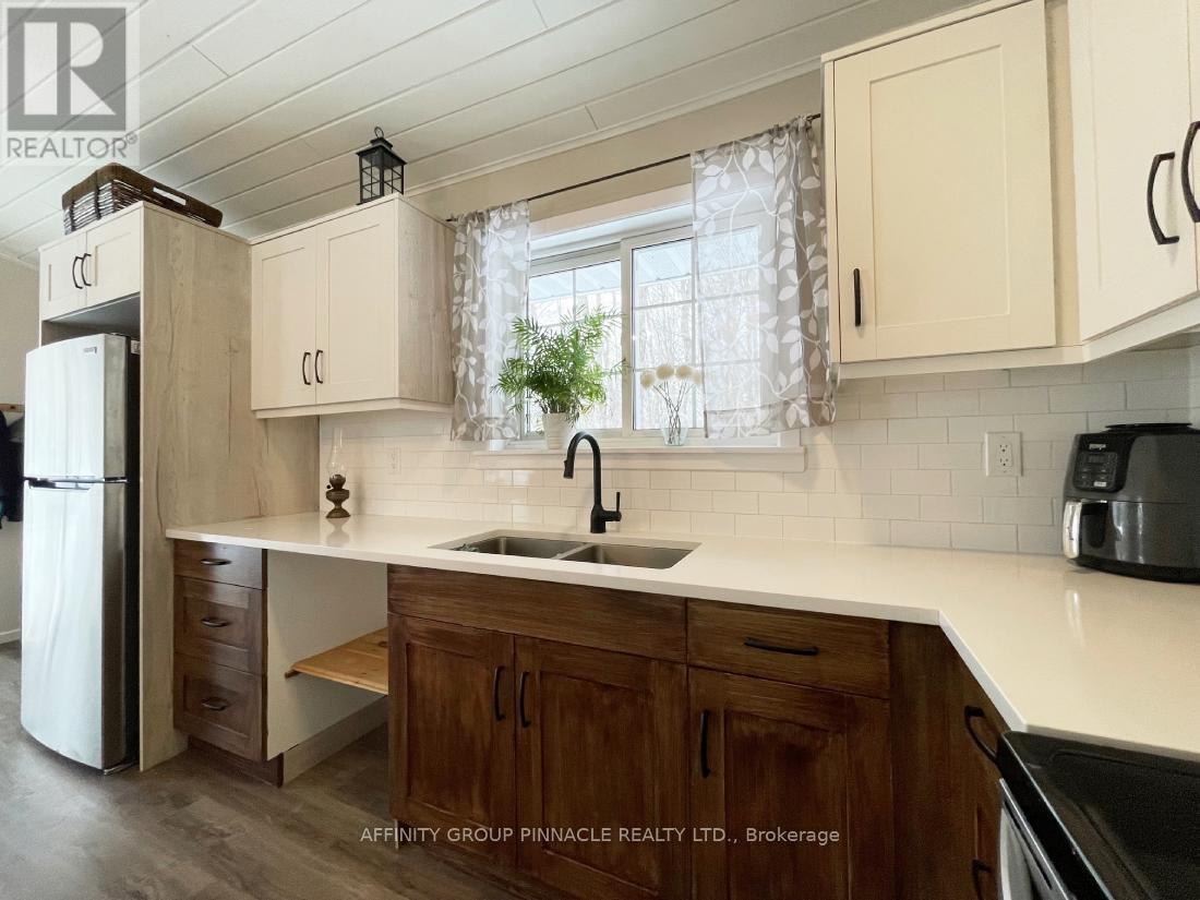 96 Pinewood Road, Mcdougall, Ontario  P2A 2W7 - Photo 12 - X12991604