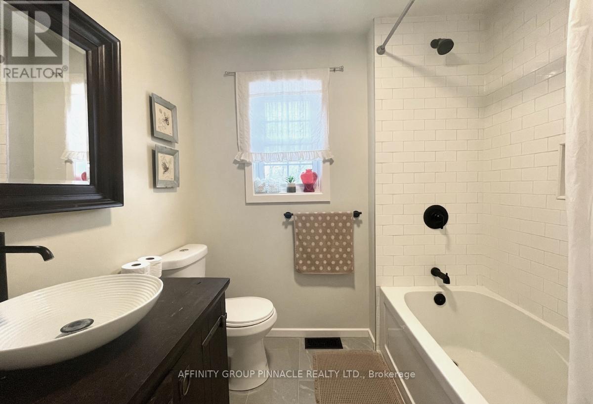 96 Pinewood Road, Mcdougall, Ontario  P2A 2W7 - Photo 20 - X12991604