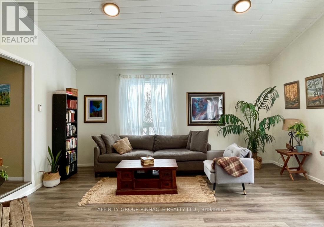 96 Pinewood Road, Mcdougall, Ontario  P2A 2W7 - Photo 5 - X12991604