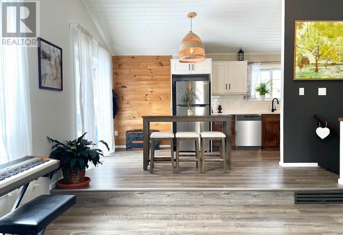 96 Pinewood Road, Mcdougall, Ontario  P2A 2W7 - Photo 7 - X12991604