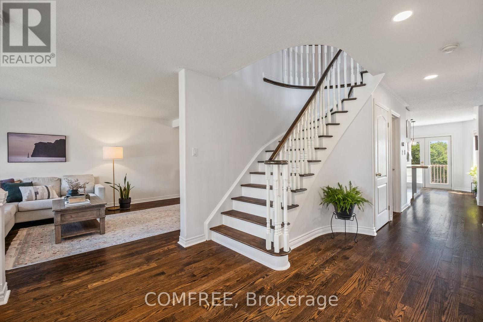 31 Metcalfe Drive, Bradford West Gwillimbury, Ontario  L3Z 3C8 - Photo 3 - N12991526