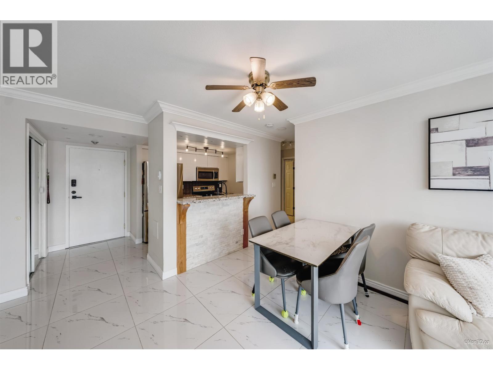 2401 9603 Manchester Drive, Burnaby, British Columbia  V3N 4Y7 - Photo 4 - R3110284