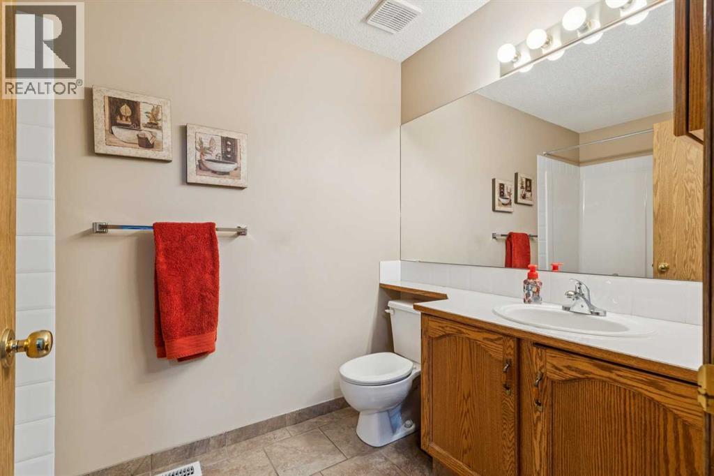 53 Somervale Point Sw, Calgary, Alberta  T2Y 3K4 - Photo 12 - A2298636