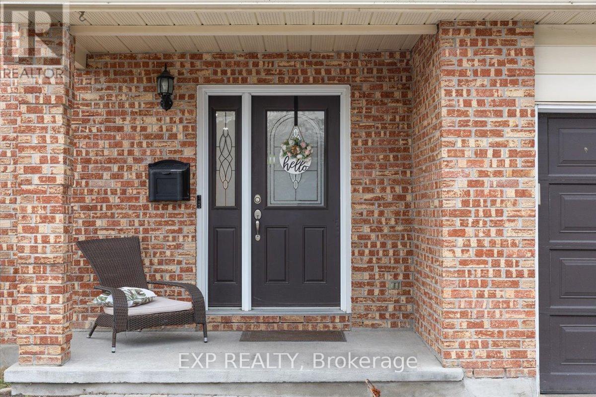 4 Bobcat Way, Ottawa, Ontario  K2S 1P3 - Photo 2 - X12991560