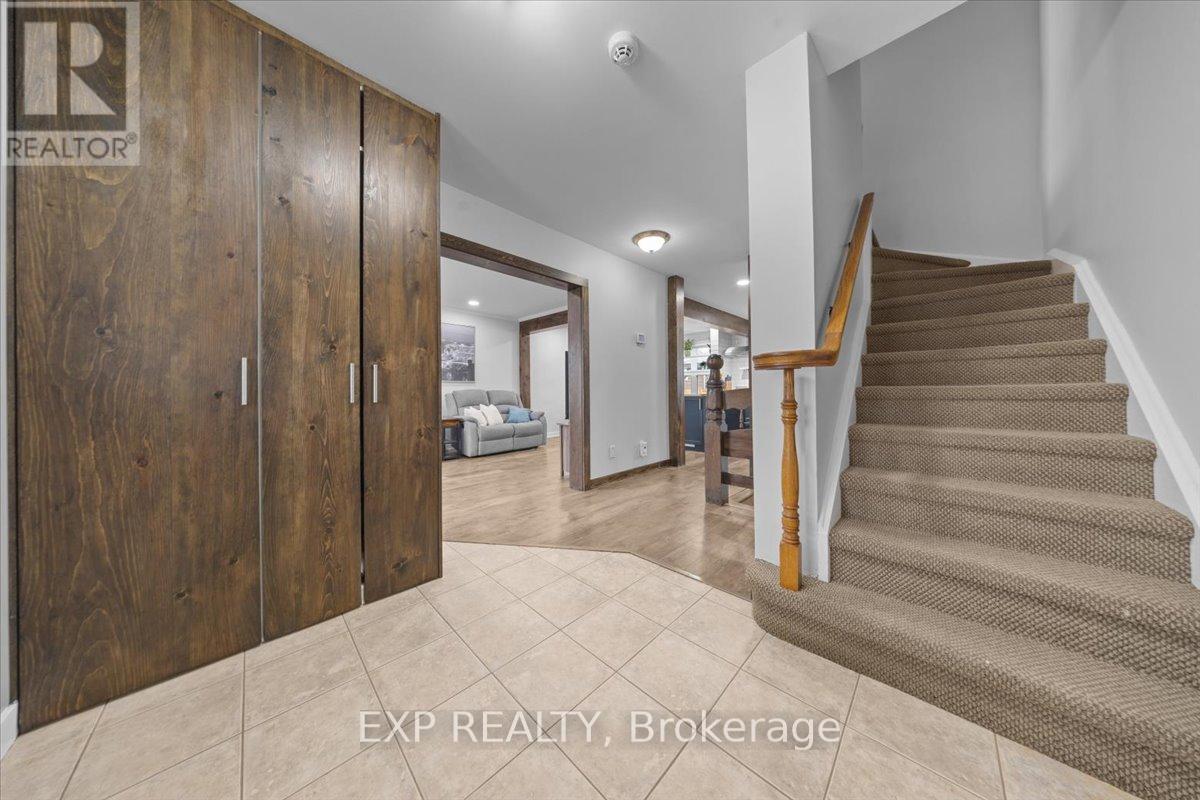 4 Bobcat Way, Ottawa, Ontario  K2S 1P3 - Photo 5 - X12991560