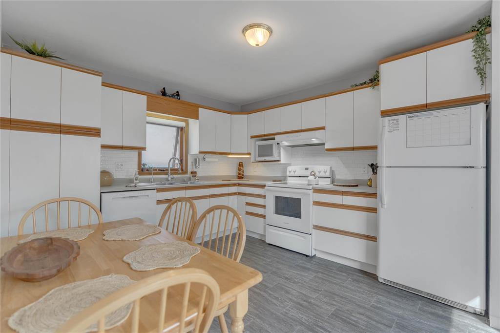 523 Bannerman Avenue, Winnipeg, Manitoba  R2W 0V7 - Photo 8 - 202606983