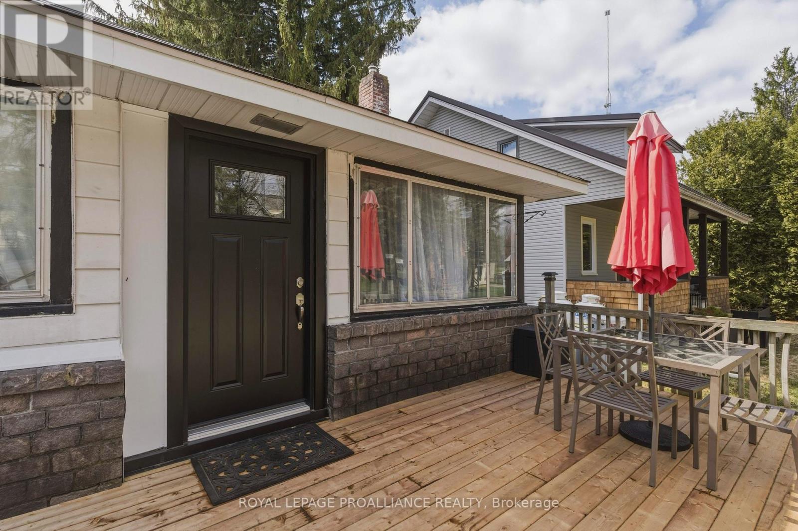 18 Quabbin Road, Front Of Yonge, Ontario  K0E 1R0 - Photo 2 - X12923414