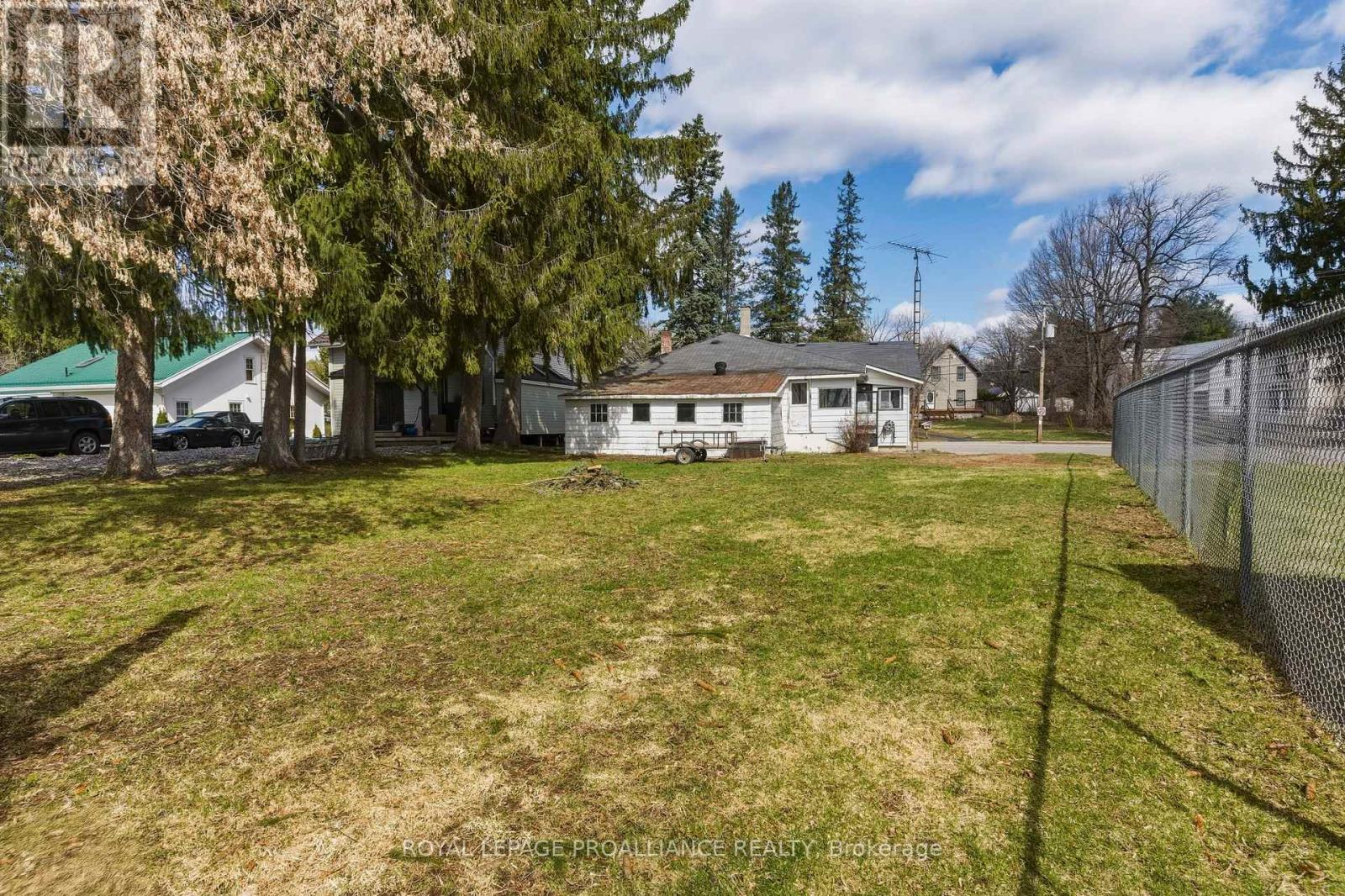 18 Quabbin Road, Front Of Yonge, Ontario  K0E 1R0 - Photo 22 - X12923414