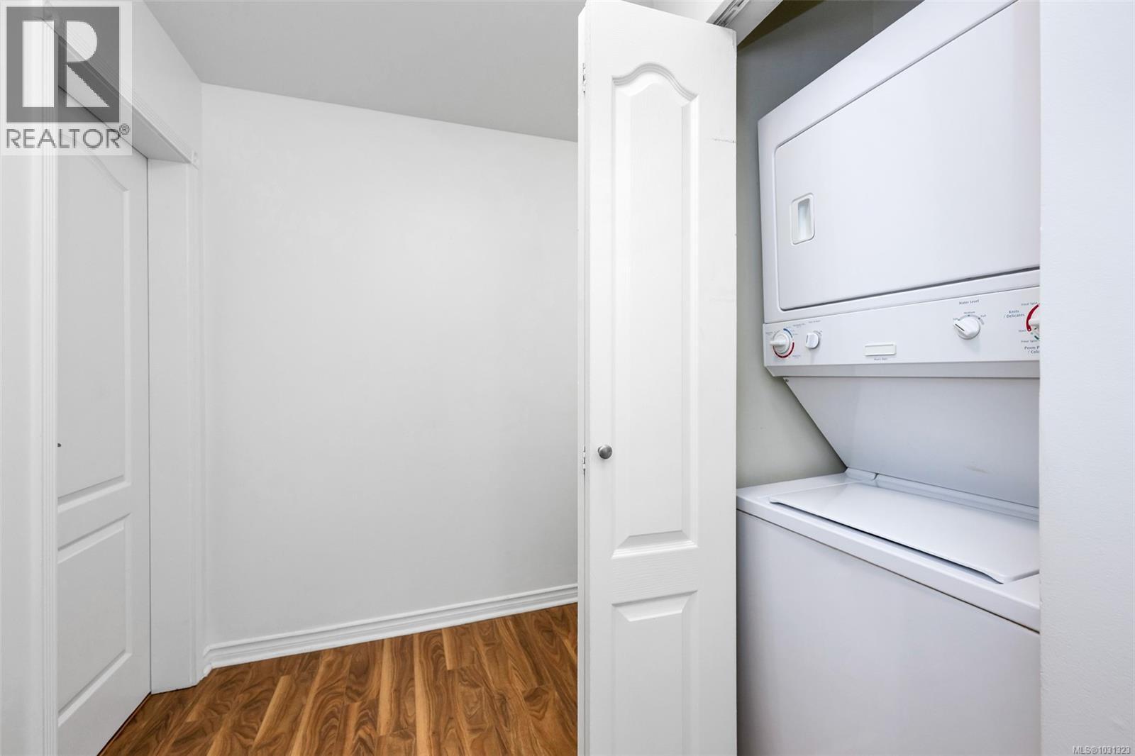 108 1371 Hillside Ave, Victoria, British Columbia  V8T 2B3 - Photo 16 - 1031323