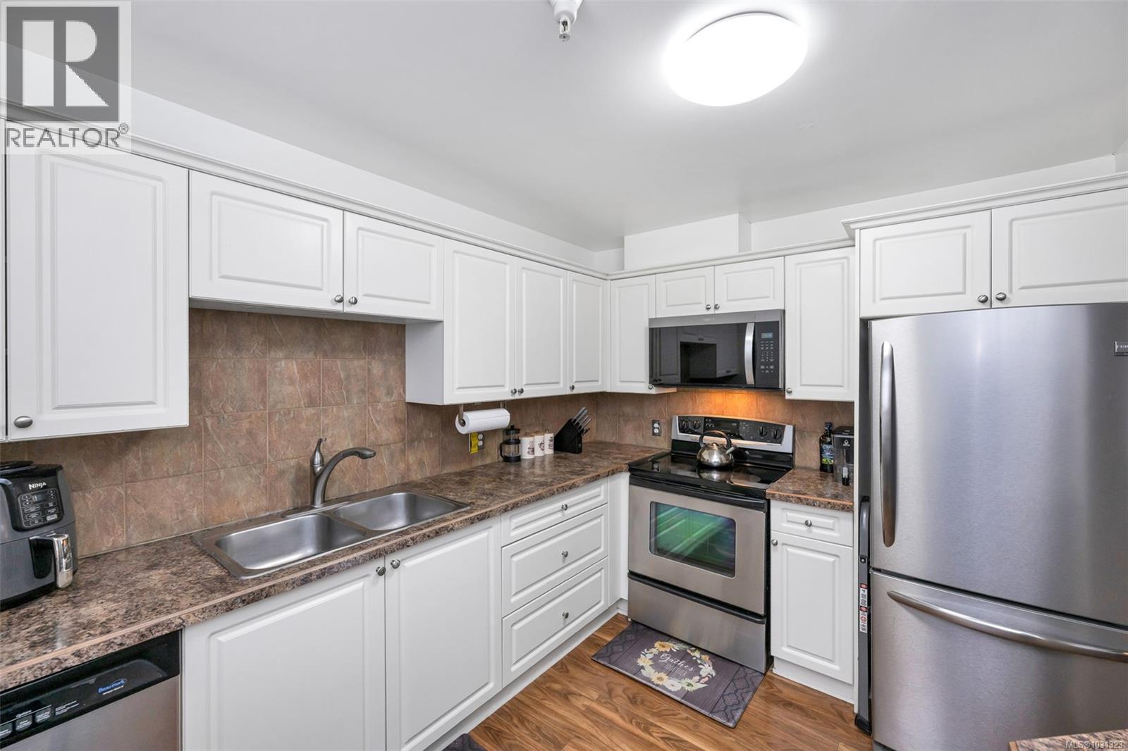 108 1371 Hillside Ave, Victoria, British Columbia  V8T 2B3 - Photo 6 - 1031323