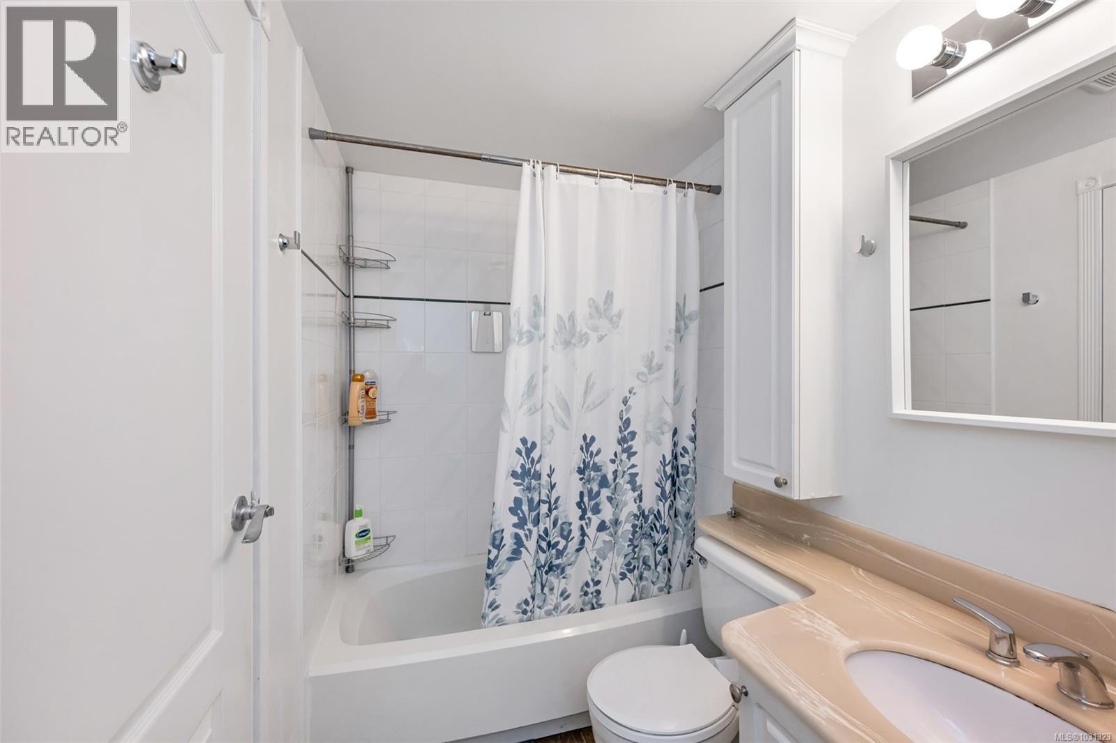 108 1371 Hillside Ave, Victoria, British Columbia  V8T 2B3 - Photo 11 - 1031323