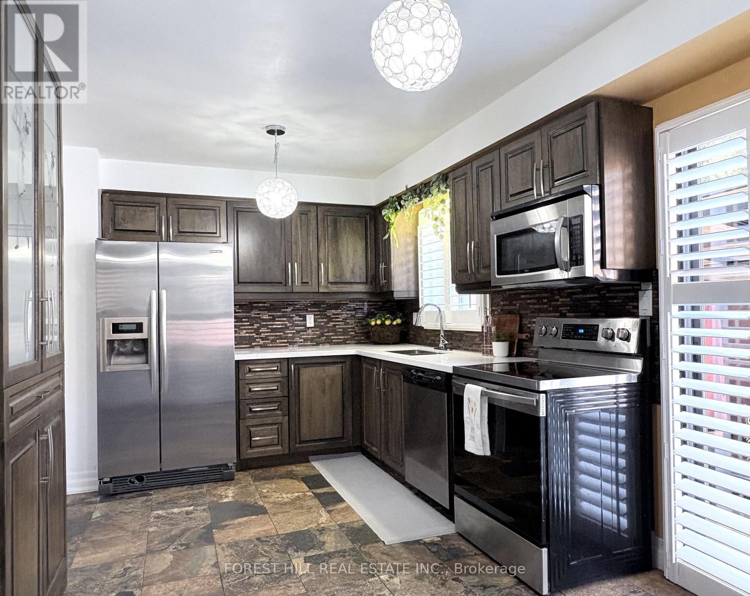 26 Laurel Valley Court, Vaughan, Ontario  L4K 2B3 - Photo 10 - N12976146