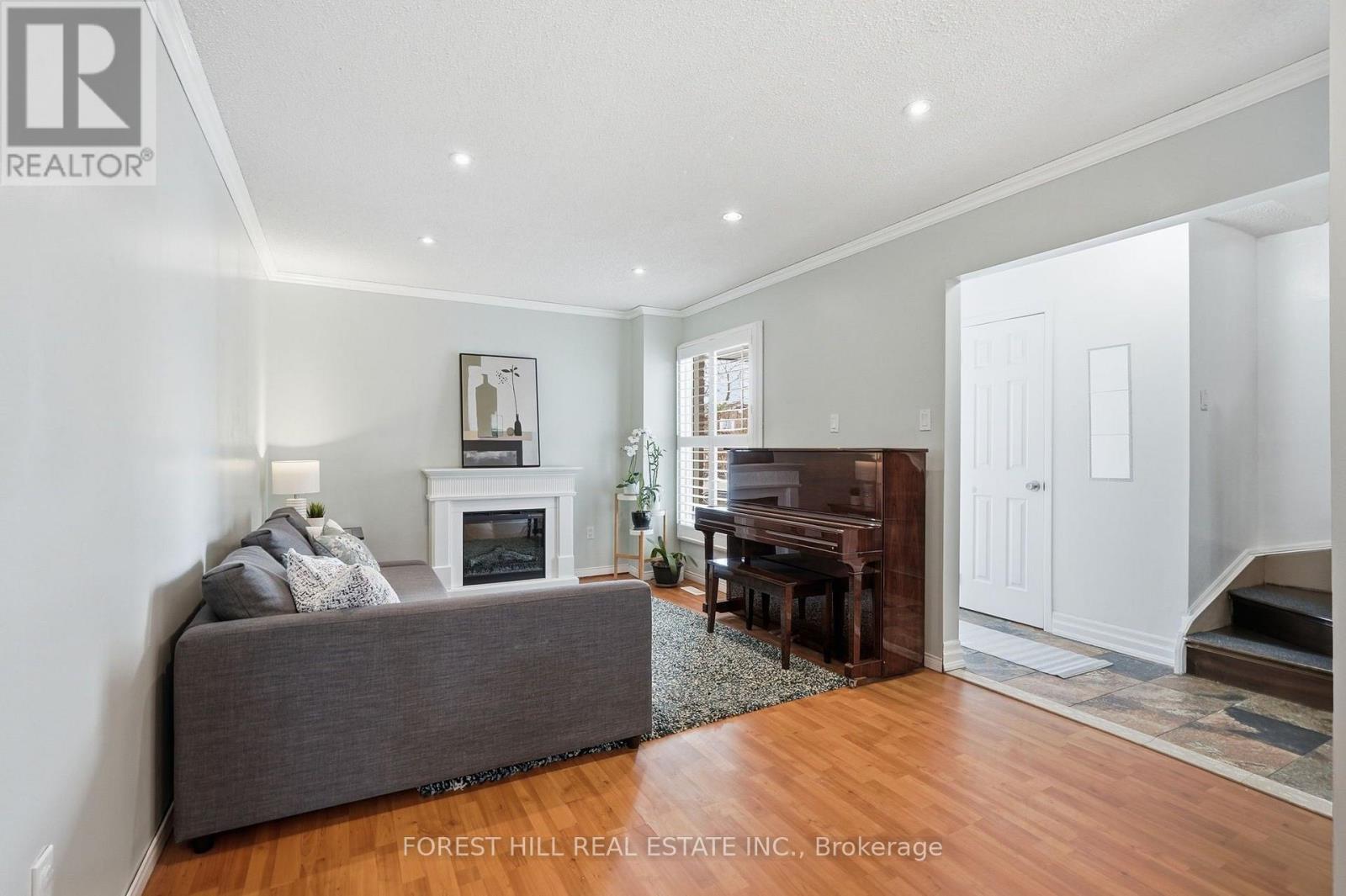 26 Laurel Valley Court, Vaughan, Ontario  L4K 2B3 - Photo 6 - N12976146