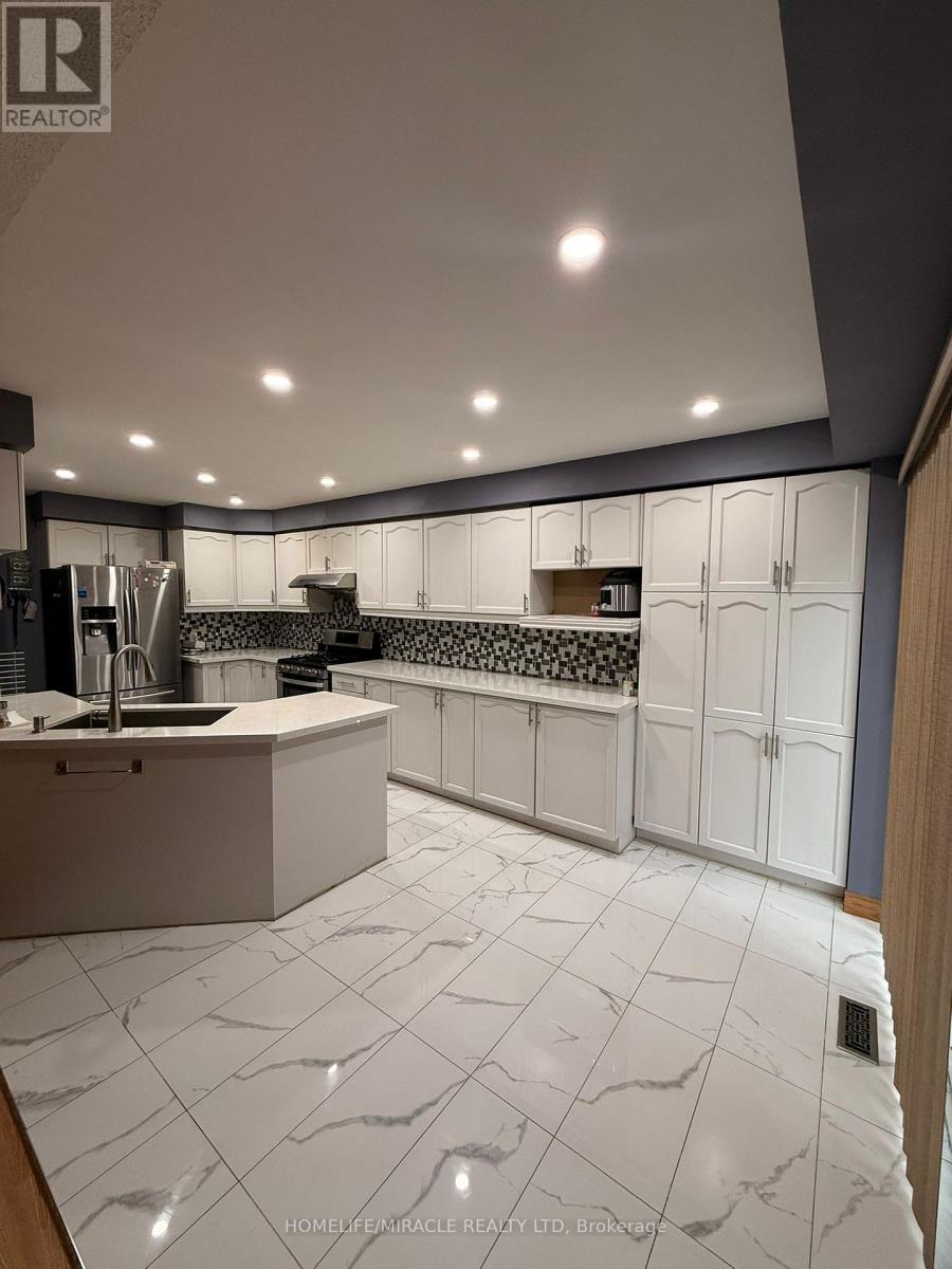 144 Sandyshores Drive W, Brampton, Ontario  L6R 2M3 - Photo 5 - W12969970