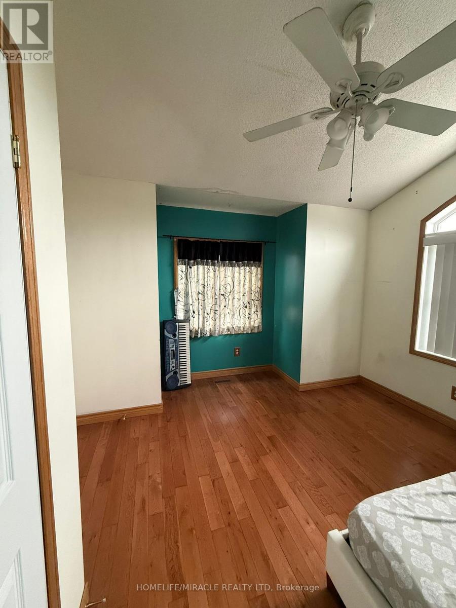 144 Sandyshores Drive W, Brampton, Ontario  L6R 2M3 - Photo 12 - W12969970