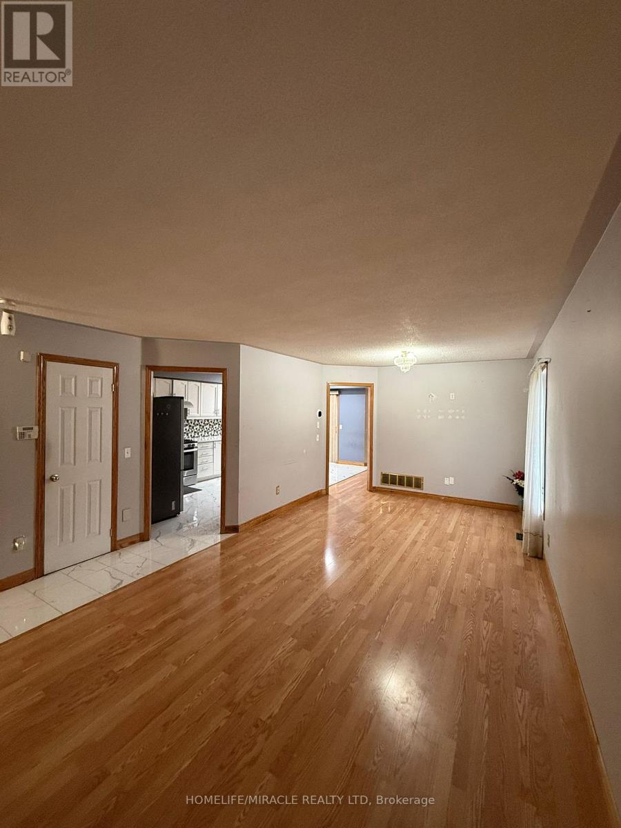 144 Sandyshores Drive W, Brampton, Ontario  L6R 2M3 - Photo 7 - W12969970