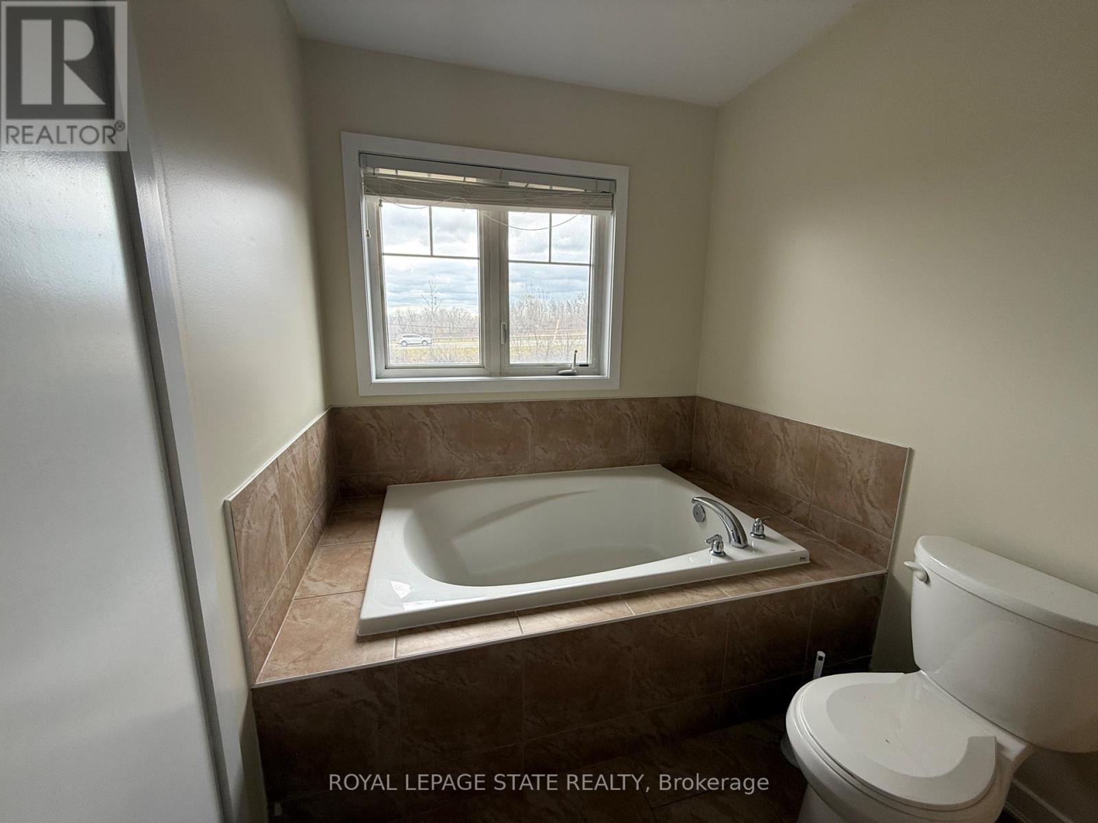 Upper - 148 Crafter Crescent, Hamilton, Ontario  L8J 0H8 - Photo 17 - X12952812