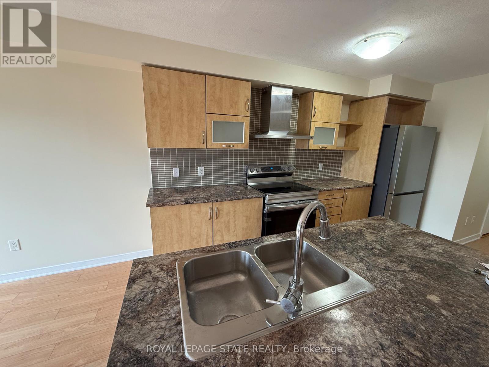 Upper - 148 Crafter Crescent, Hamilton, Ontario  L8J 0H8 - Photo 5 - X12952812