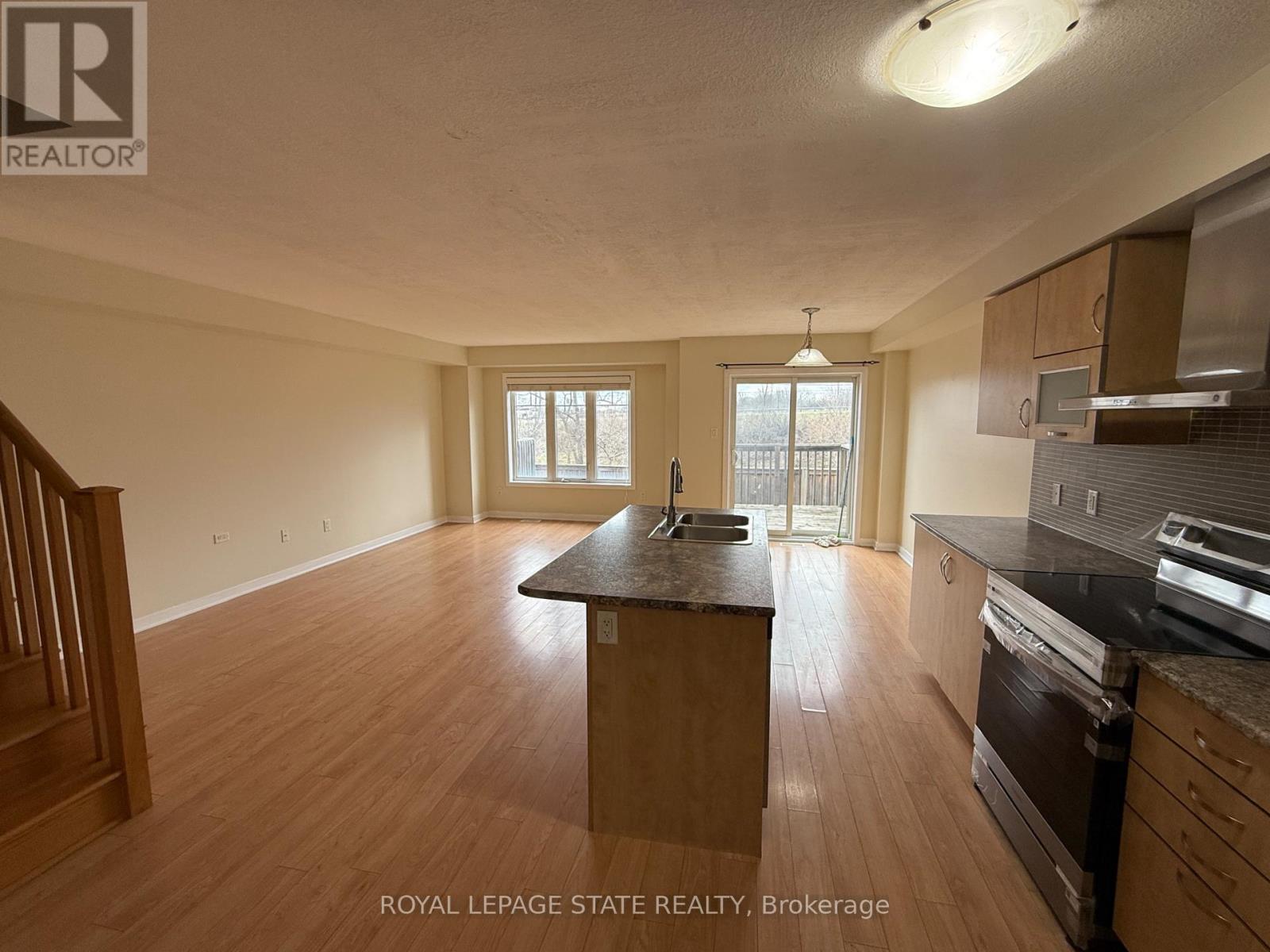 Upper - 148 Crafter Crescent, Hamilton, Ontario  L8J 0H8 - Photo 6 - X12952812