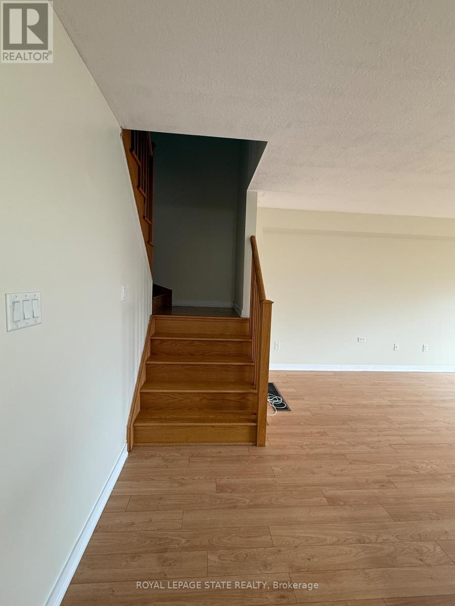 Upper - 148 Crafter Crescent, Hamilton, Ontario  L8J 0H8 - Photo 7 - X12952812