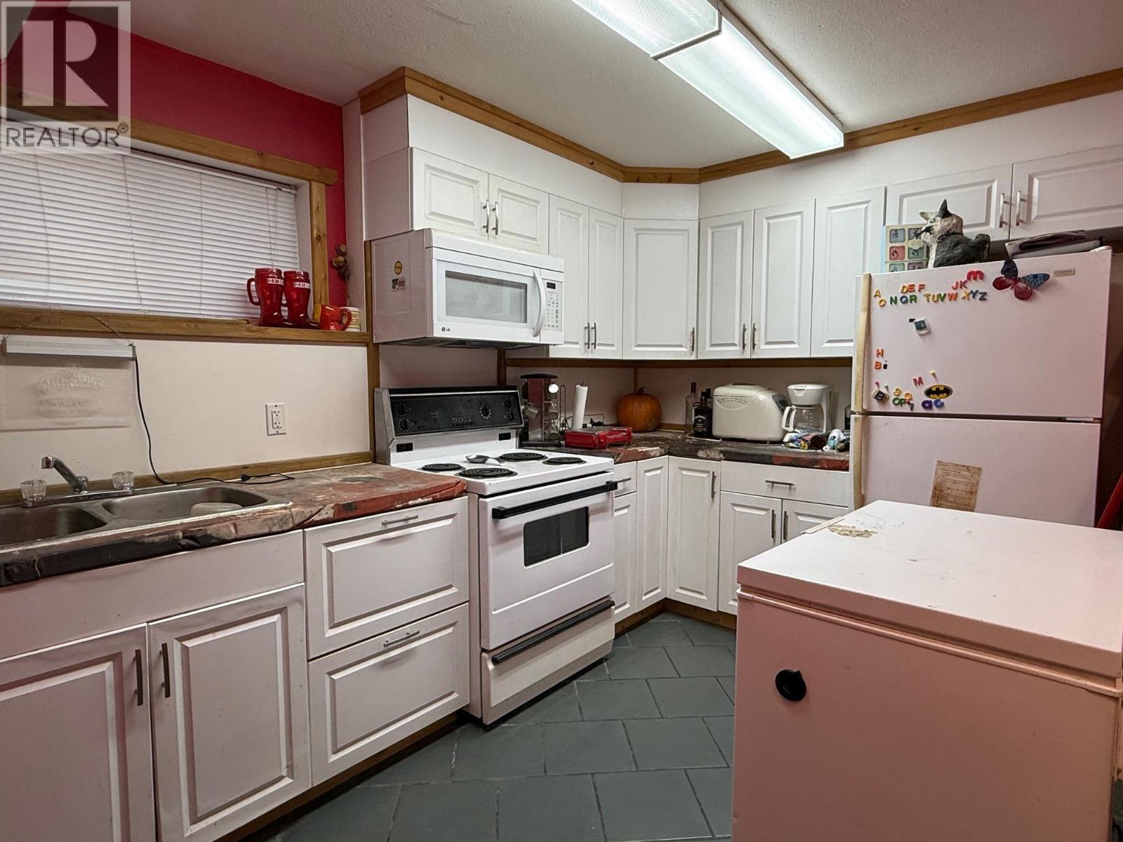 4385 Mountain Road, Barriere, British Columbia  V0E 1E0 - Photo 16 - 10382908