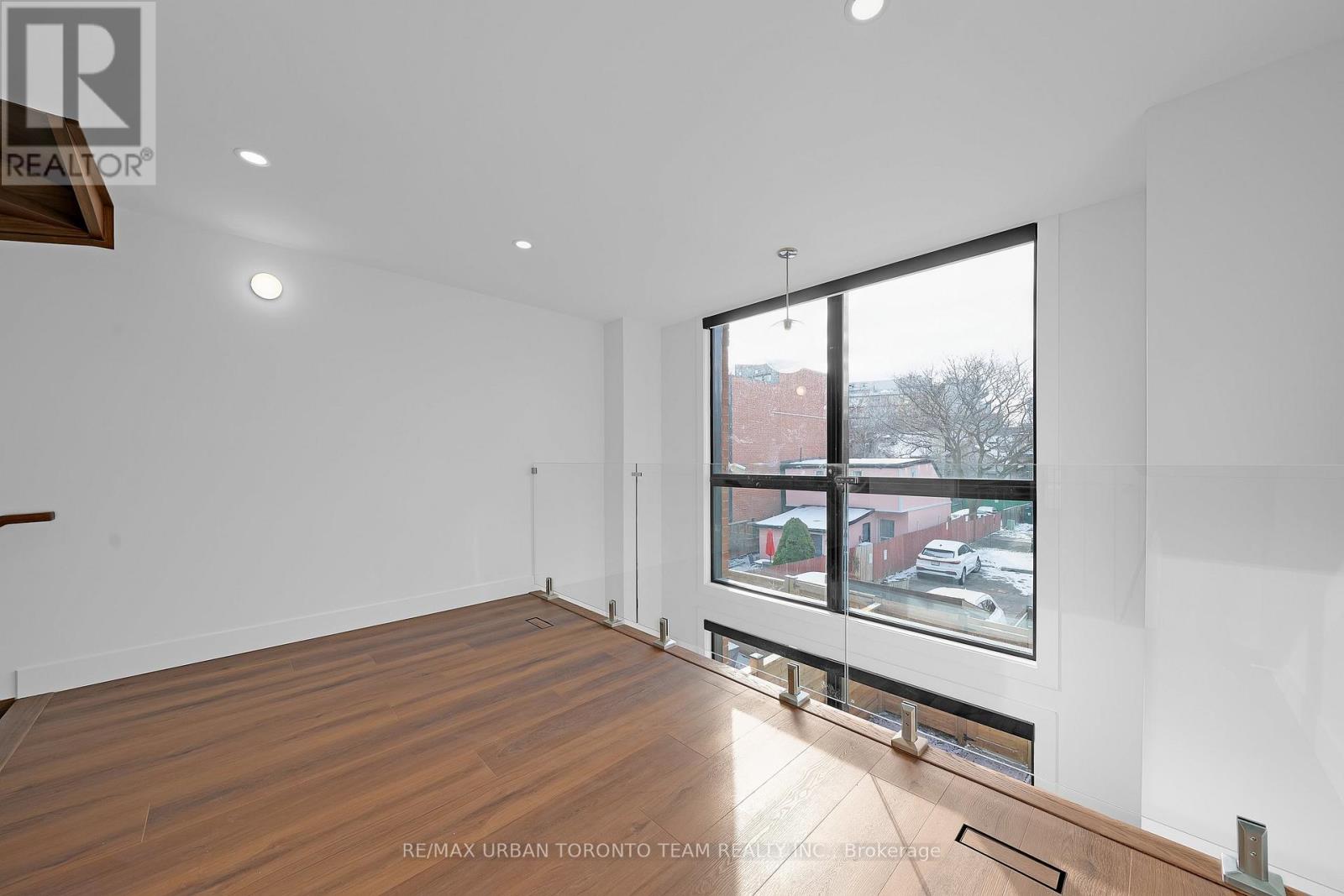 5 Wascana Avenue, Toronto, Ontario  M5A 1V6 - Photo 17 - C12991506