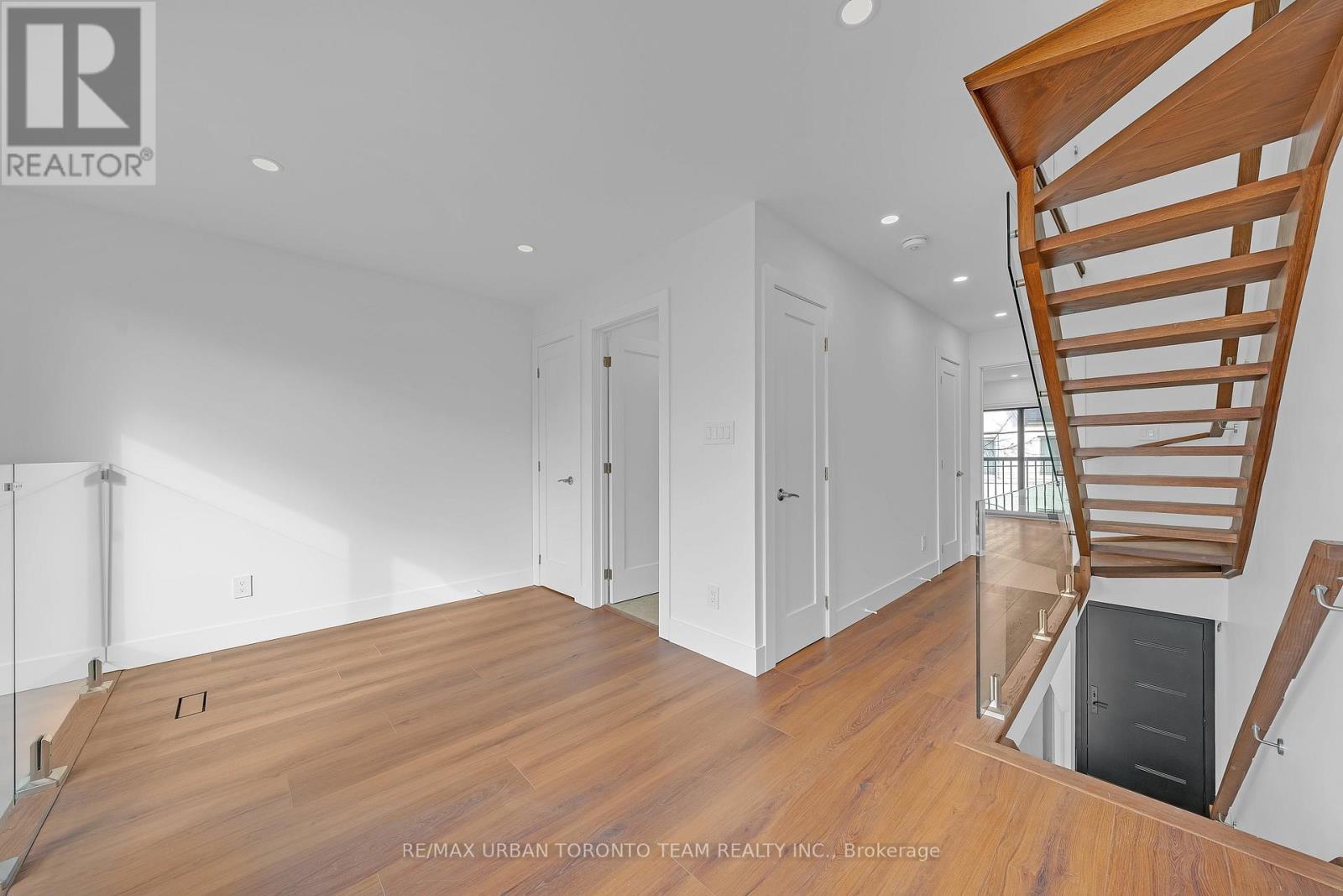 5 Wascana Avenue, Toronto, Ontario  M5A 1V6 - Photo 18 - C12991506