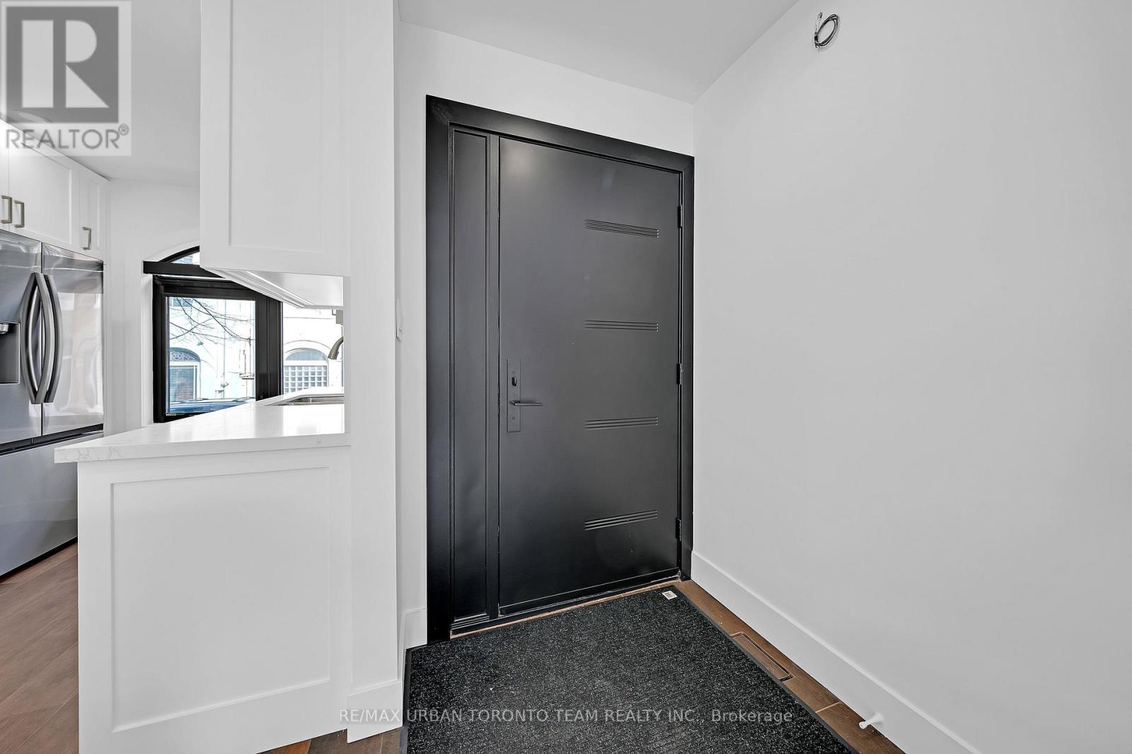 5 Wascana Avenue, Toronto, Ontario  M5A 1V6 - Photo 4 - C12991506