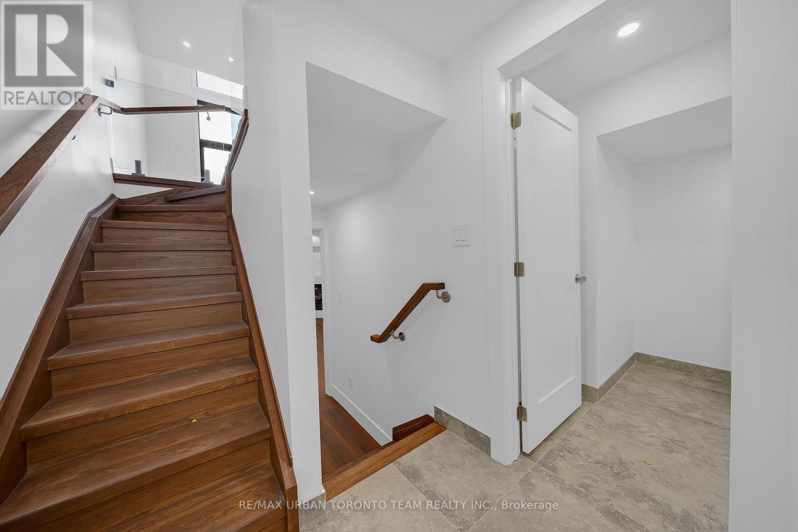 5 Wascana Avenue, Toronto, Ontario  M5A 1V6 - Photo 40 - C12991506