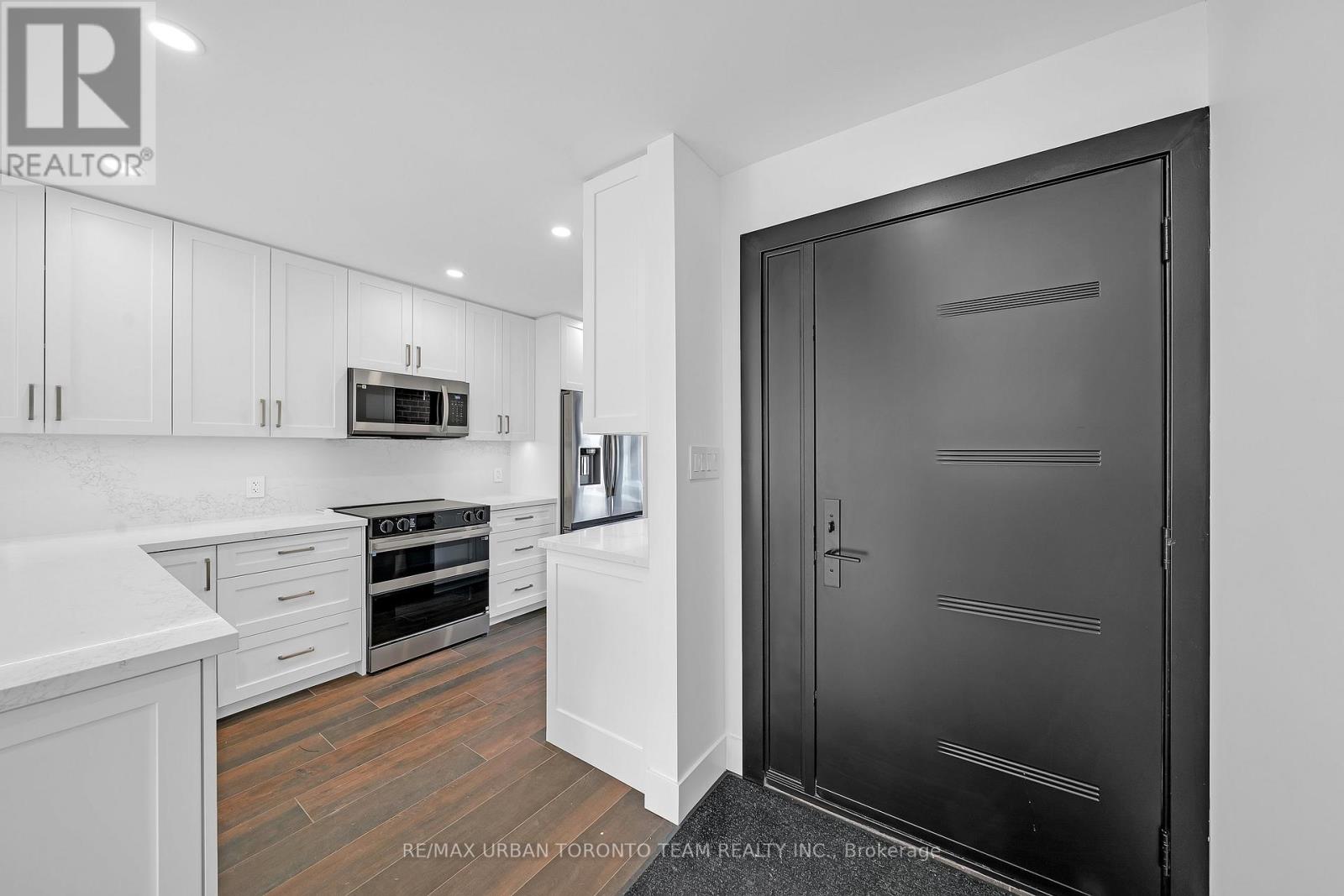 5 Wascana Avenue, Toronto, Ontario  M5A 1V6 - Photo 5 - C12991506