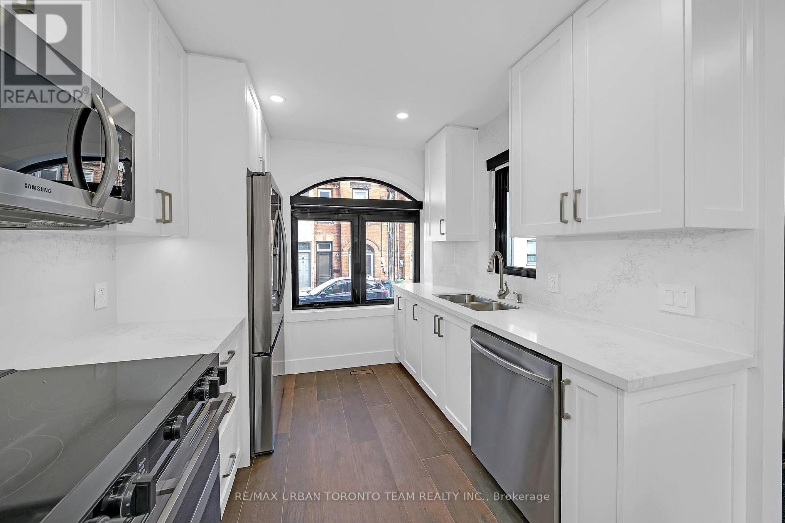 5 Wascana Avenue, Toronto, Ontario  M5A 1V6 - Photo 7 - C12991506