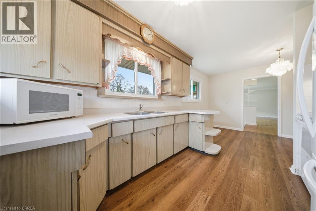 51 Graham Avenue, Brantford, Ontario  N3T 1C6 - Photo 8 - 40818899