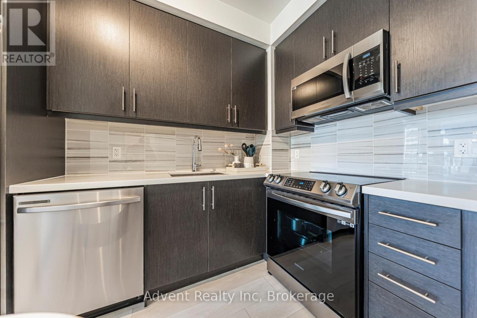 604 - 105 Oneida Crescent, Richmond Hill, Ontario  L4B 0H6 - Photo 12 - N12991518