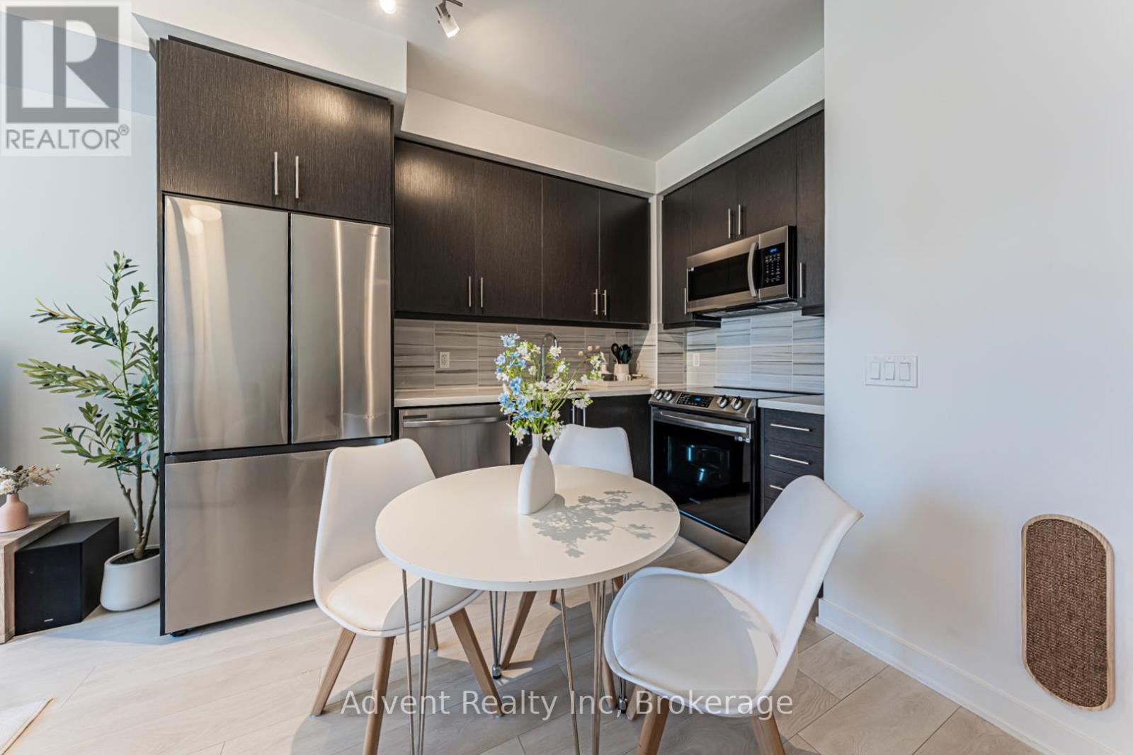 604 - 105 Oneida Crescent, Richmond Hill, Ontario  L4B 0H6 - Photo 8 - N12991518